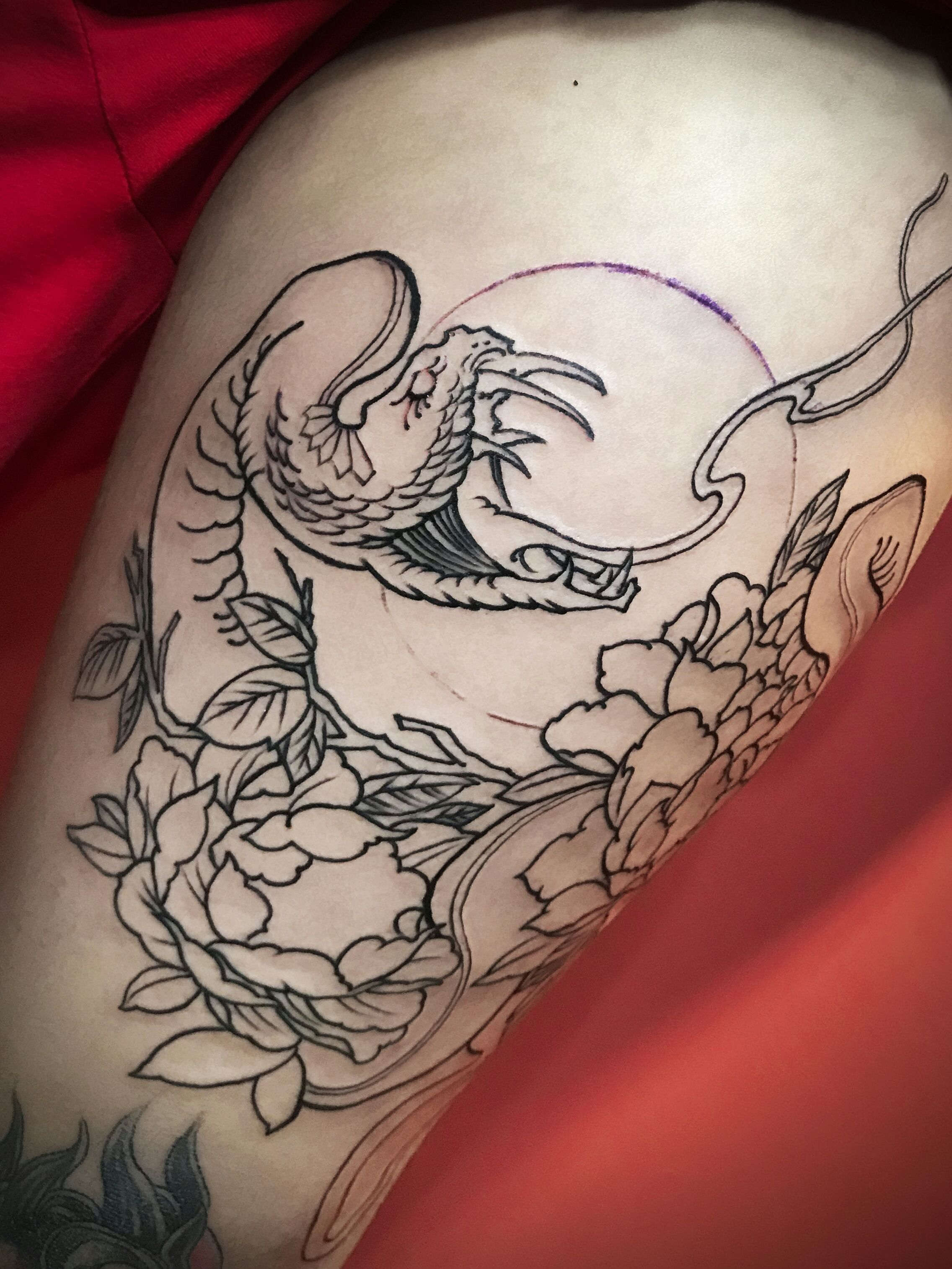 成都纹彩刺青店纹身作品，传统蛇盘牡丹纹身图案